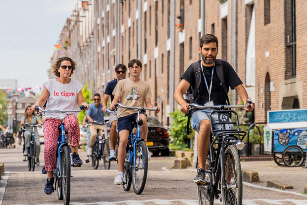 Tour in bicicletta di Amsterdam in piccoli gruppi + tour in battello opzionale
