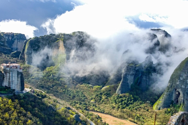 Från Kalabaka: Privat halvdagstur med Meteora - Lokal byrå