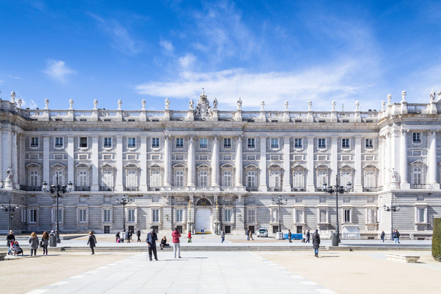 Madrid: Tour guidato del Palazzo Reale con ingresso prioritario