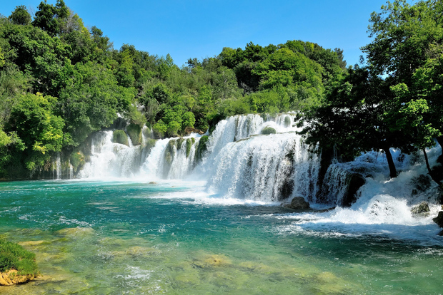 Da Omiš: tour di gruppo alle cascate di Krka e Trogir