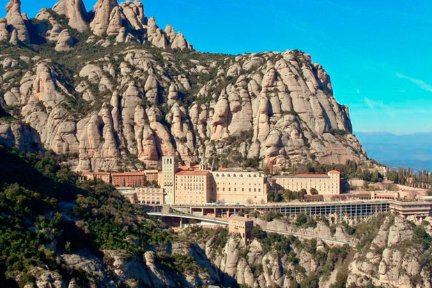 Barcelona: Sailing Experience and Montserrat Tour