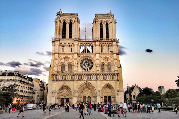Notre-Dame Outside Île de la Cité & St Severin Private Tour
