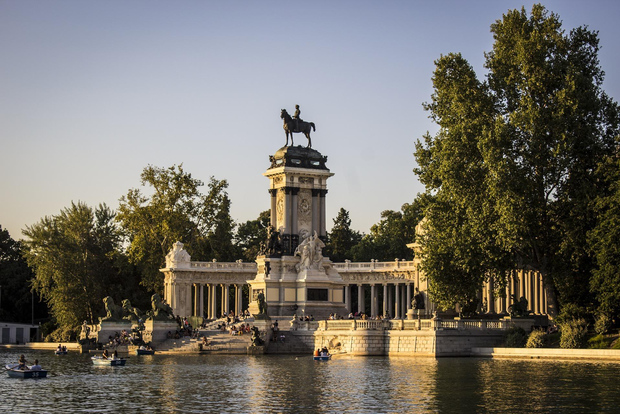 Madrid : Visite guidée du parc du Retiro et dégustation de tapas