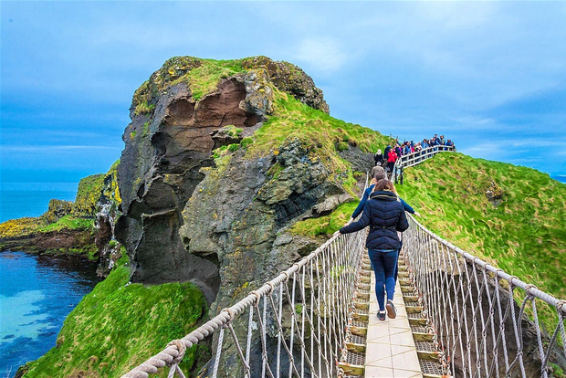 Белфаст: Экскурсия по Giant's Causeway и 2-дневная экскурсия на автобусе с открытым верхом