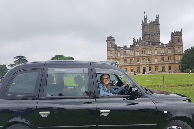 London: Downton Abbey Countryside Black Taxi VIP Tour