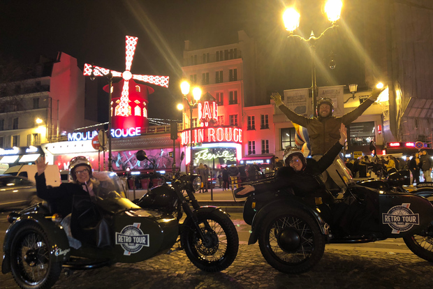 Paris: Romantic Sidecar Tour by Night with Champagne