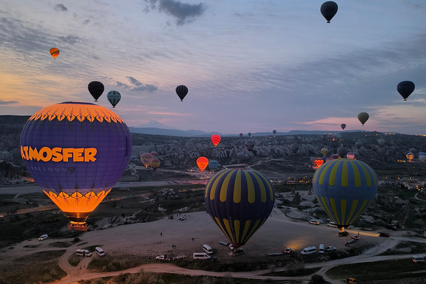 Cappadocia: Sunrise in Göreme Hot Air Balloon and Transfer