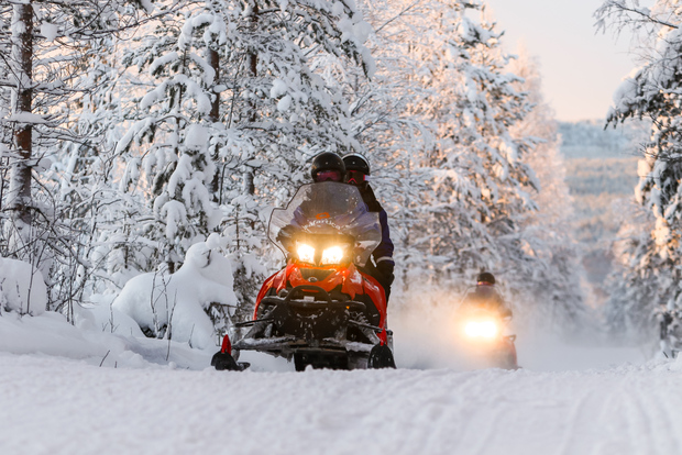 Rovaniemi: esperienza di 2 ore in motoslitta
