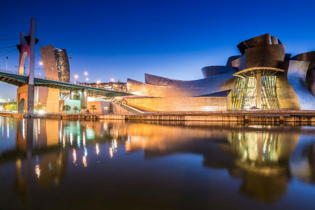 Bilbao: Esperienza VIP al Guggenheim. Piccolo gruppo. Guida esperta.