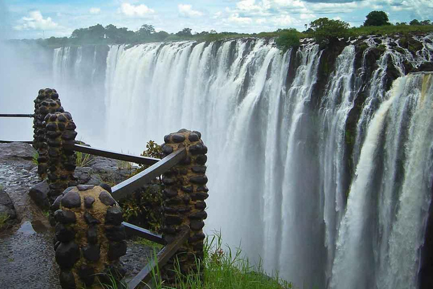 Von Kasane aus: Victoria Falls Tagestour (Simbabwe-Seite)