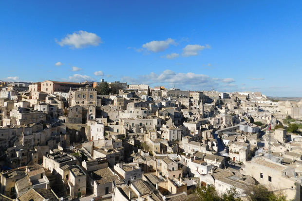 从巴里到阿尔贝罗贝洛和马泰拉的旅游和接送服务