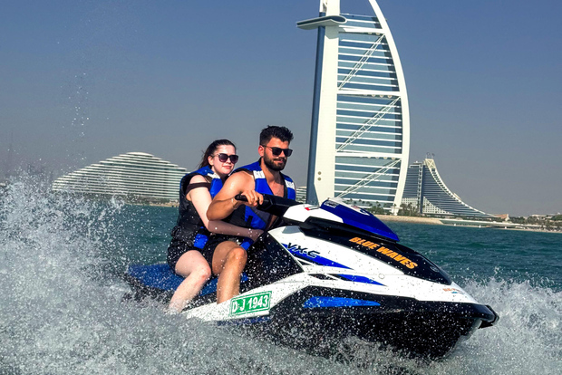Avventura in moto d'acqua a Dubai fino al Burj Al Arab + foto e video