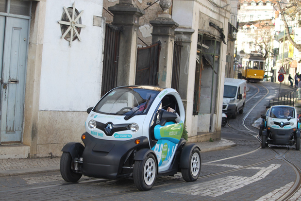 Lissabon: Electric Car Moorish Tour mit GPS Audioguide