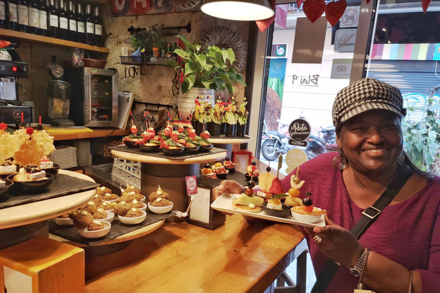 Barcellona: Tour gastronomico con degustazione di cibi e bevande nelle taverne tradizionali