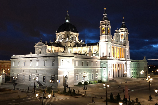 Madrid: Tour a piedi della sera incantata in spagnolo