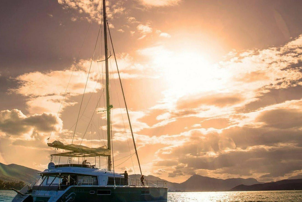 Naxos: Crociera in catamarano con pranzo e bevande