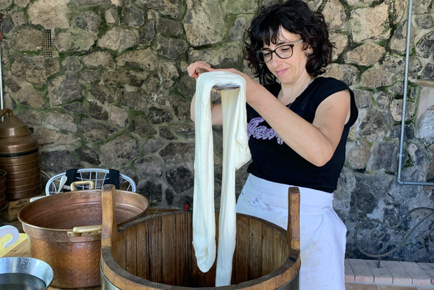 Доите корову и делайте моцареллу и ньокки с нашей семьей