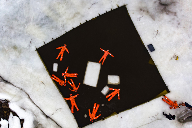 赫尔辛基：穿着救生服的漂浮体验