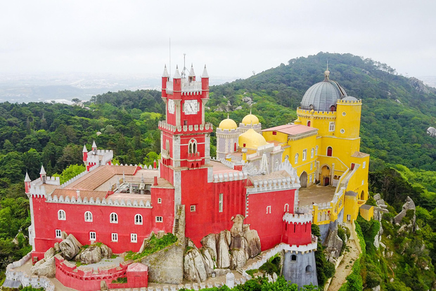 Lisbonne : Palais de Pena, Sintra, Cabo da Roca et Cascais en van
