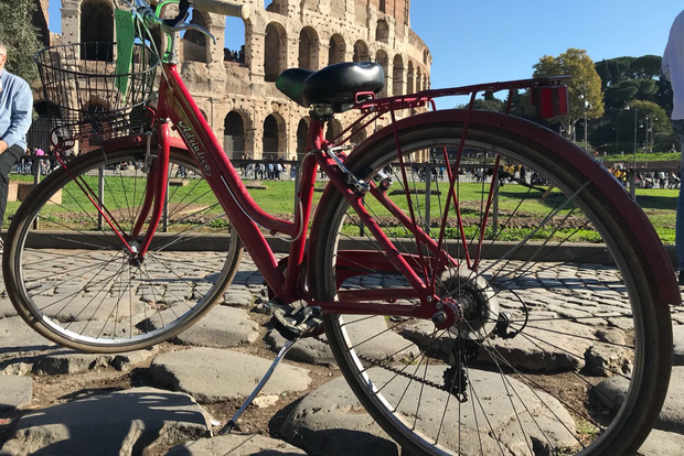 Rome: Monuments and Belvederes Bike Tour
