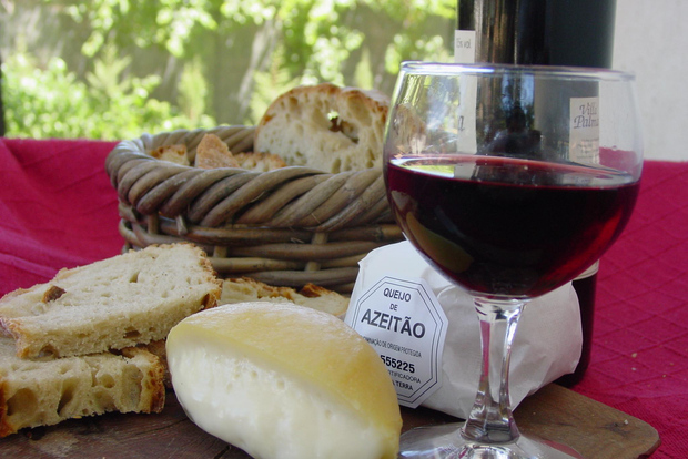 Lisbon: Day Tour of Azeitão, Arrábida, Setúbal, Palmela