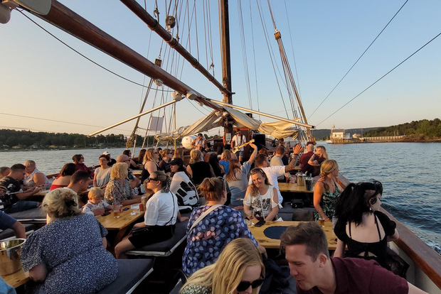 Oslo Fjord Abend Live Rock Musik Kreuzfahrt mit Shrimp Buffet