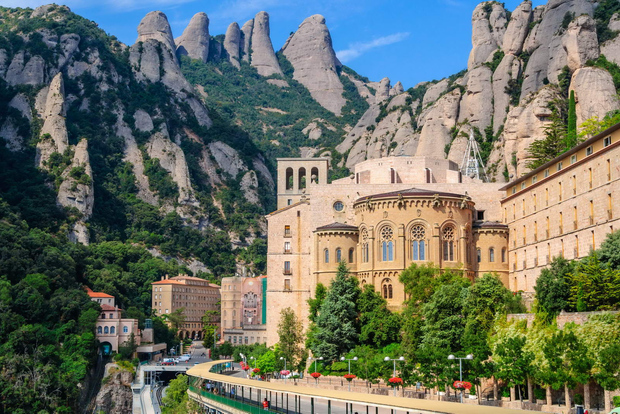 From Barcelona: Montserrat Private Day Trip With Pickup