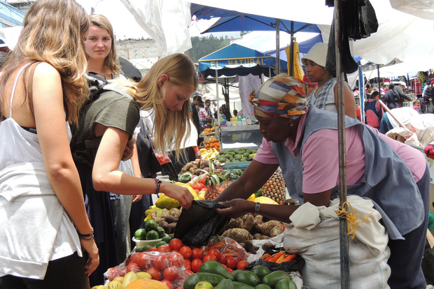 Von Quito aus: Otavalo Indianermarkt und Rosenfarm Gemeinsame Tour
