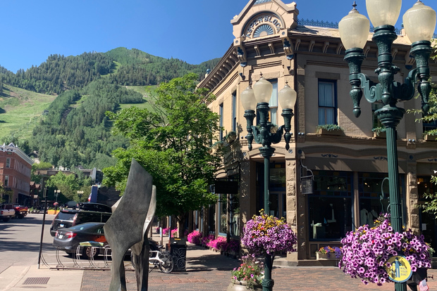 Aspen: City Highlights Walking Tour