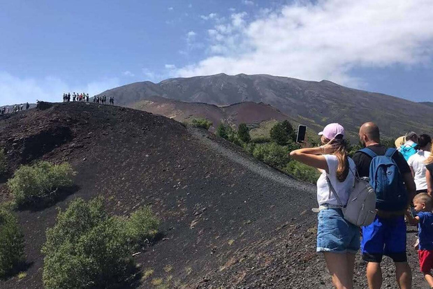 Au départ de Catane : Randonnée guidée sur l'Etna, vins et grignotages