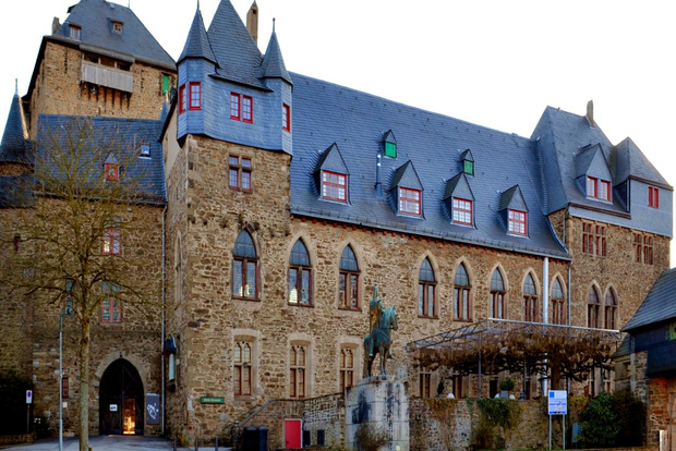 From Cologne: Private Burg Castle and Benrath Palace Trip