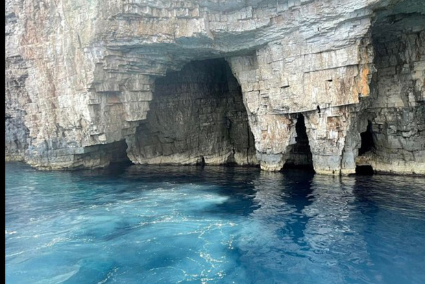 Från Hvar: Blå grotta, grön grotta och 5 öar Speedboat Tour
