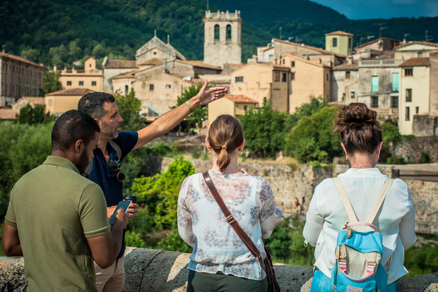Da Barcellona: Tour di un giorno dei villaggi medievali