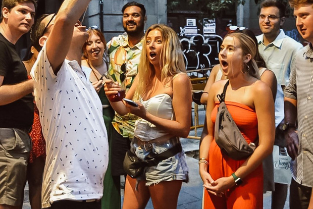 Barcellona: Tour gastronomico delle tapas con cibo, vino e storia