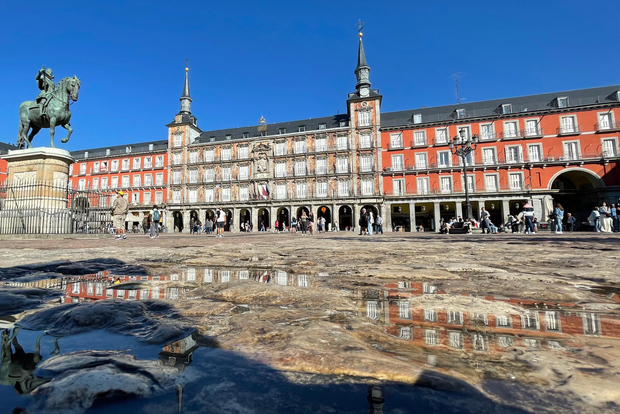 Madrid: Biglietto d'ingresso al Palazzo Reale e tour per piccoli gruppi