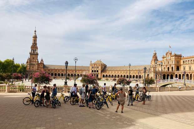 Siviglia: Un rilassante tour della città in bicicletta con una guida turistica