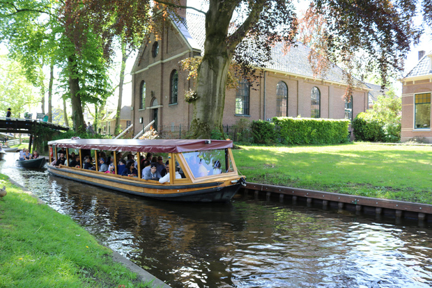 Giethoorn: crociera sui canali del villaggio e del parco nazionale con caffè