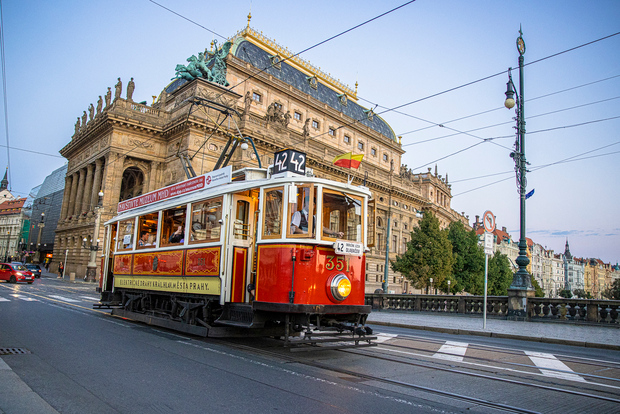 Praga: Biglietto per il tram storico Hop-on Hop-Off della linea 42