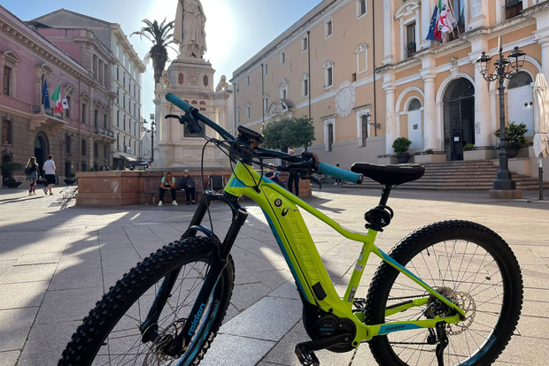 Sardinien: Miete ein E-Bike in Oristano