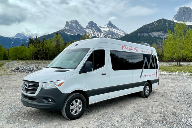 Из Банфа: частный трансфер в одну сторону в аэропорт Калгари (YYC)