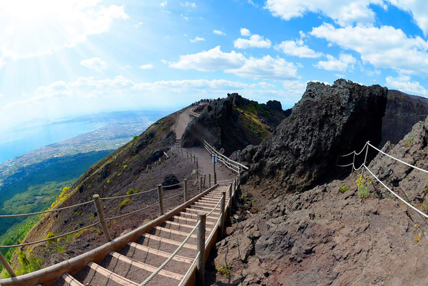 Pompeii: Mount Vesuvius Crater Transfer with Ticket
