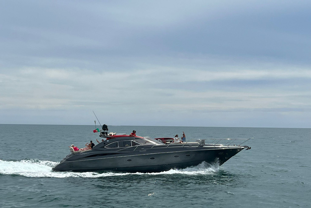 Vilamoura: Crucero en yate privado personalizado con bebidas y aperitivos