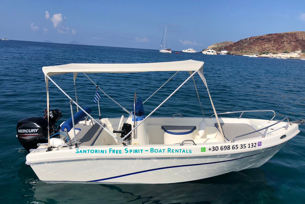 Santorini: License-Free Boat Rental with Ice, Water, & Fruit
