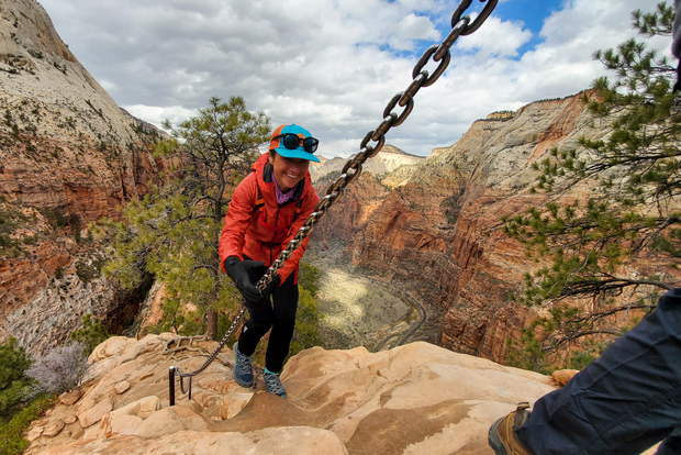 Springdale: Angels Landing Summit Guided Hike with Permit