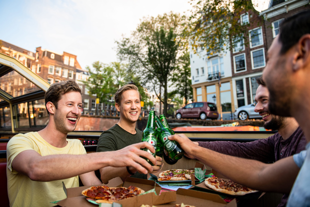 Amsterdam: la cena in crociera con pizza originale e bevande