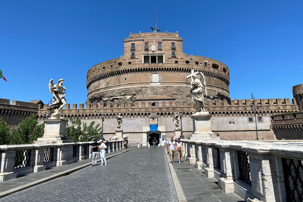 Забронированный билет в замок Святого Ангела с возможностью посадки и высадки