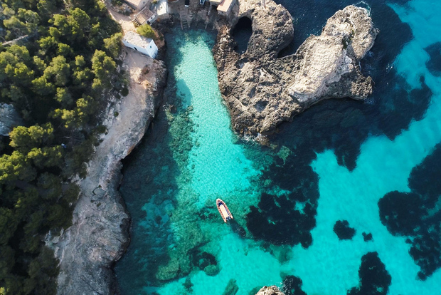 Desde Cala Figuera: Tour en barco a Cala Marmols y Caló de Moro