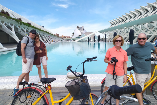 Svegliati con Valencia: tour mattutino in bici delle attrazioni principali della città
