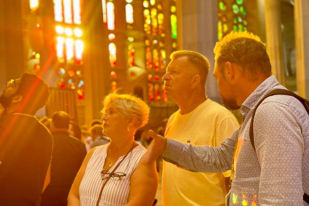 Sagrada Família & Park Güell: Führung mit Transport