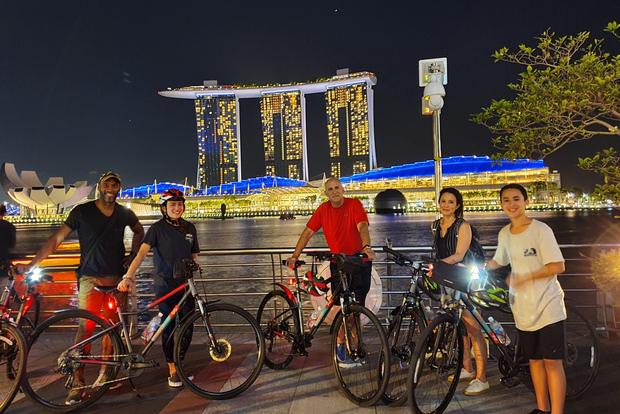 Singapur: Visita nocturna a Marina Bay en bicicleta